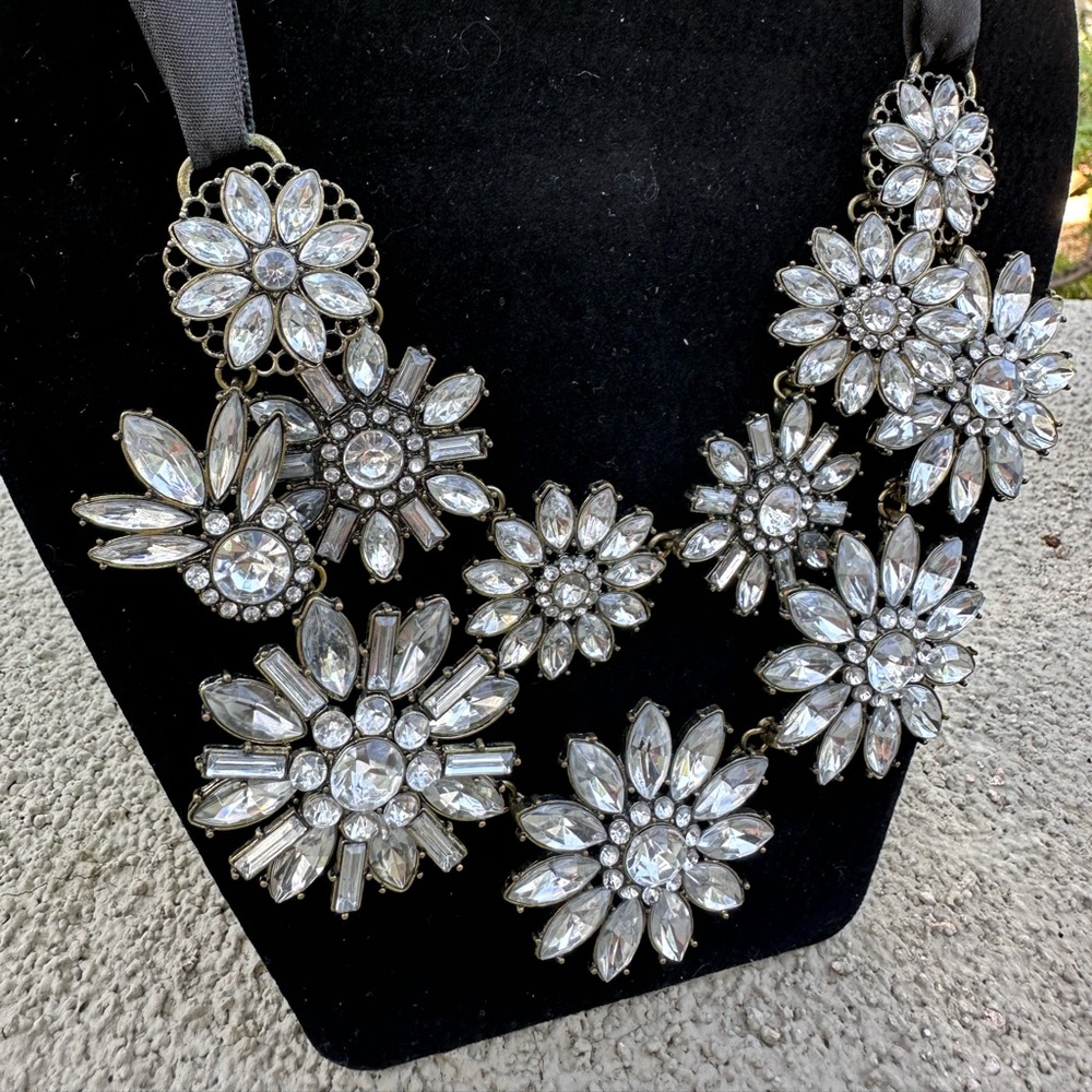 Sugar Fix Flower Statement Necklace - Picture 4 of 4